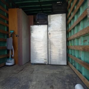 تنظيم الاثاث داخل السيارة ومنع الاهتزاز او الحركة